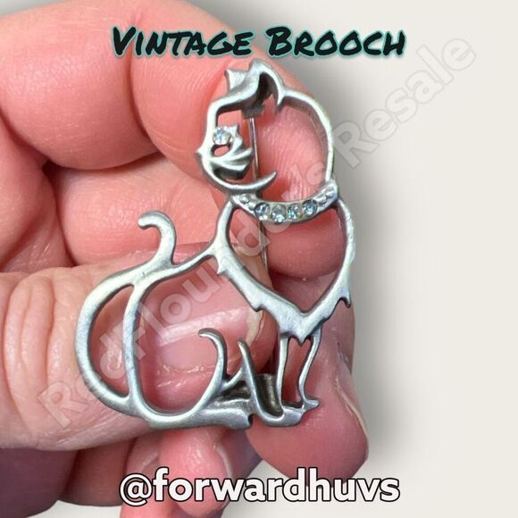 Vintage Silver Tone Metal Brooch with Rhinestone Cat Collar Marked JJ - Picture 7 of 8